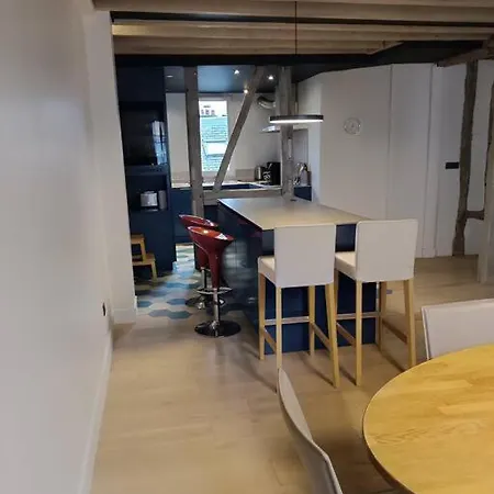 Triplex Hypercentre Avec Parking Ruan