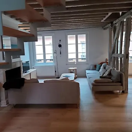 Triplex Hypercentre Avec Parking Ruan